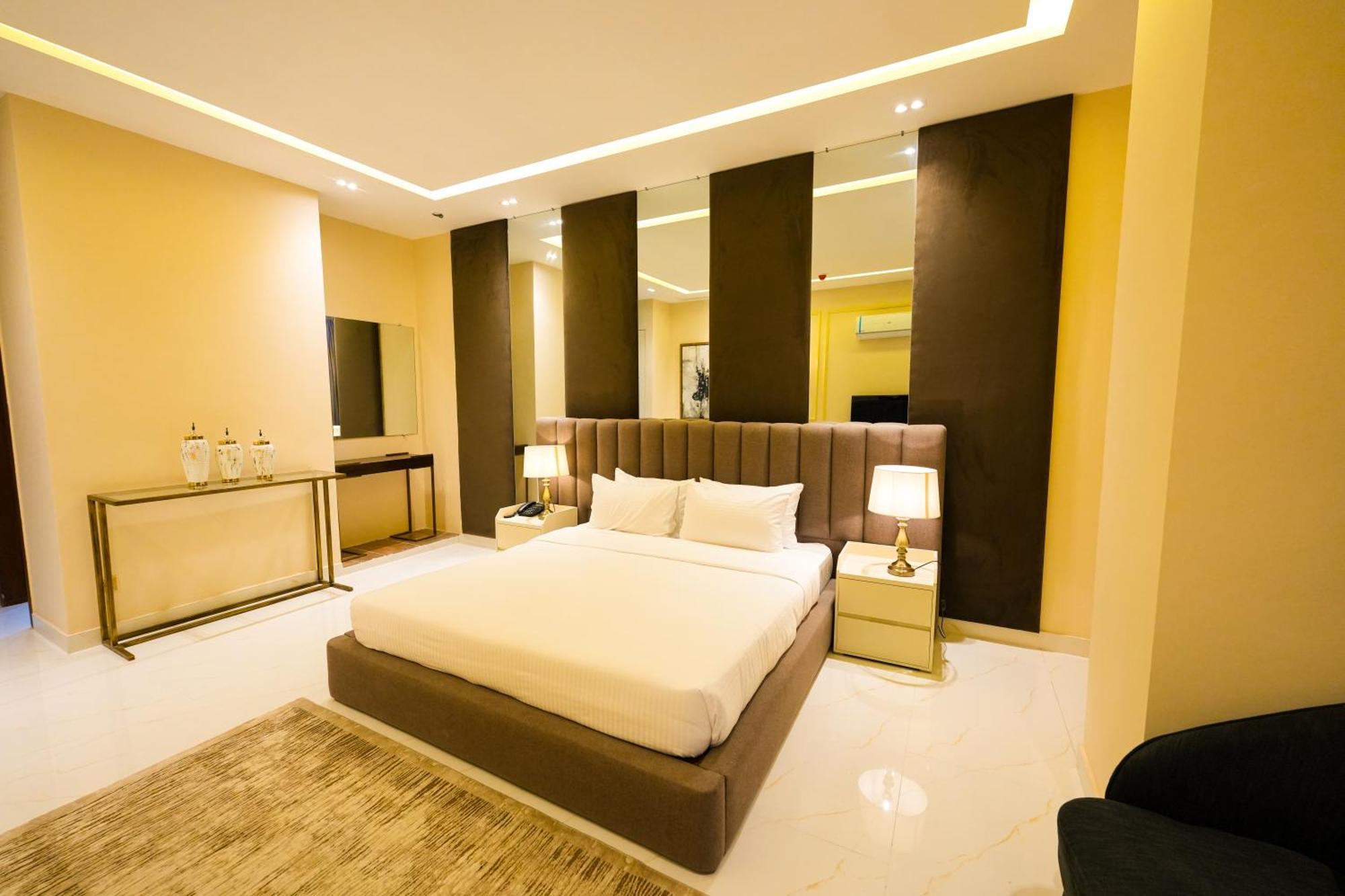 Pavilion Suites - Premium Aparthotel In Bahria Town Равалпинди Экстерьер фото